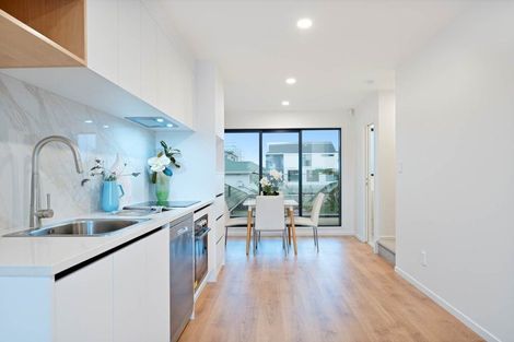 Photo of property in 4/11 Hereford Street, Te Atatu Peninsula, Auckland, 0610