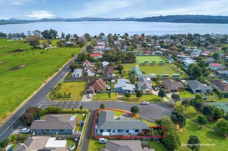 Photo of property in 10 Endeavour Place, One Tree Point, 0118