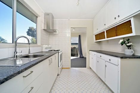 Photo of property in 2/50 Sikkim Crescent, Clover Park, Auckland, 2019