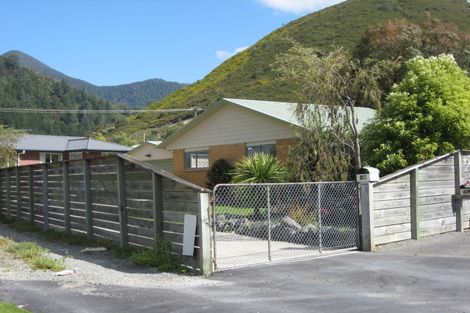 Photo of property in 14 George Street, Picton, 7220