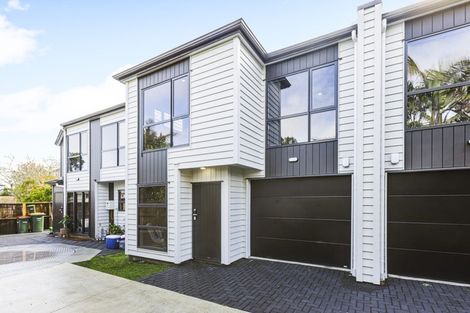 Photo of property in 89c Cascades Road, Pakuranga Heights, Auckland, 2010