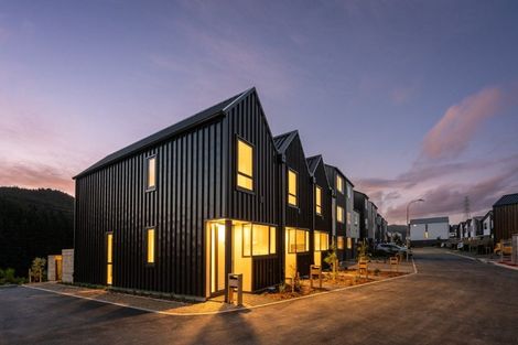 Photo of property in 92 Ara Paiwhenua, Tawa, Wellington, 5028