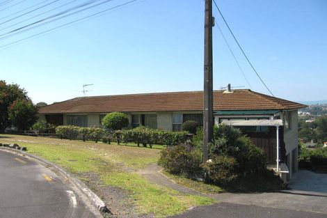 Photo of property in 2/819 East Coast Road, Northcross, Auckland, 0630