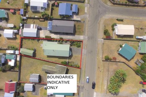 Photo of property in 17 Hennessy Street East, Foxton Beach, Foxton, 4815