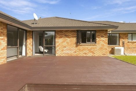 Photo of property in 21 Sorrento Place, Kelvin Grove, Palmerston North, 4414