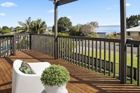 Photo of property in 11 Crispe Road, Clarks Beach, 2122