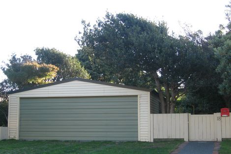 Photo of property in 18 Pukatea Street, Eastbourne, Lower Hutt, 5013