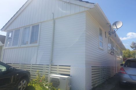 Photo of property in 6a Matahourua Crescent, Cannons Creek, Porirua, 5024
