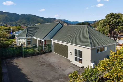 Photo of property in 51 Ngarara Road, Waikanae, 5036