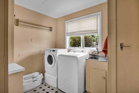 Photo of property in 27 Cameron Street, Hawera, 4610