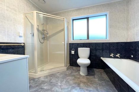 Photo of property in 122 Triangle Road, Massey, Auckland, 0614