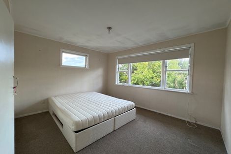 Photo of property in 1 La Trobe Street, Pakuranga Heights, Auckland, 2010