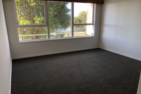 Photo of property in 3/2 Longbill Place, Glendene, Auckland, 0602