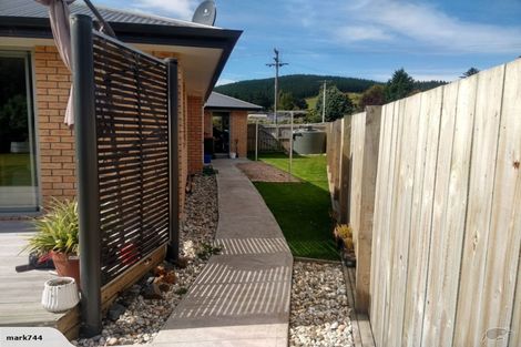 Photo of property in 8 Sandown Street, Waihola, Milton, 9073