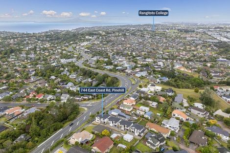 Photo of property in 744 East Coast Road, Pinehill, Auckland, 0630
