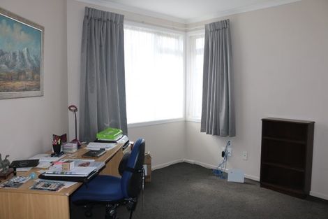 Photo of property in 11 Winston Avenue, Hokowhitu, Palmerston North, 4410