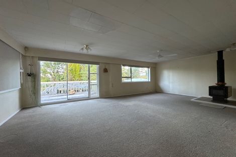 Photo of property in 1 La Trobe Street, Pakuranga Heights, Auckland, 2010