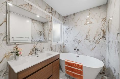 Photo of property in 21 Lawrence Crescent, Hillpark, Auckland, 2102