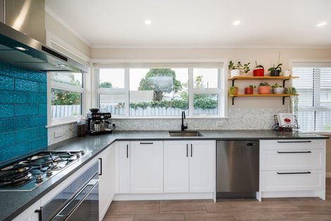 Photo of property in 42 Peters Avenue, Cloverlea, Palmerston North, 4412