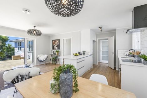 Photo of property in 48 Longburn Road, Henderson, Auckland, 0610