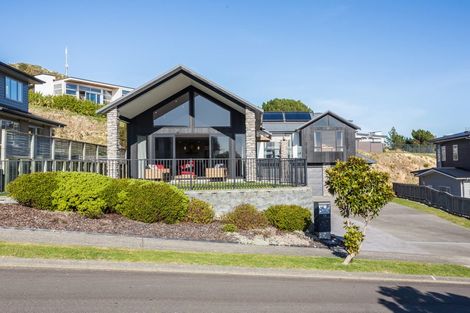 Photo of property in 14 The Fjord, Aotea, Porirua, 5024