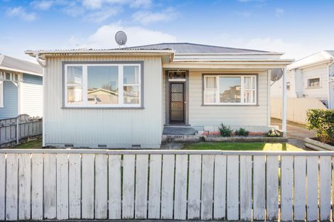 Photo of property in 21 Edgeware Road, Palmerston North, 4410