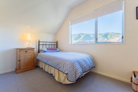 Photo of property in 8 Rewarewa Crescent, Waikanae, 5036