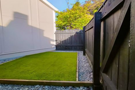 Photo of property in 127 Muritai Road, Eastbourne, Lower Hutt, 5013