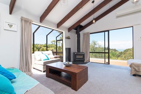 Photo of property in 692 South Titirangi Road, Titirangi, Auckland, 0604