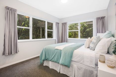Photo of property in 5 Fyvie Avenue, Tawa, Wellington, 5028