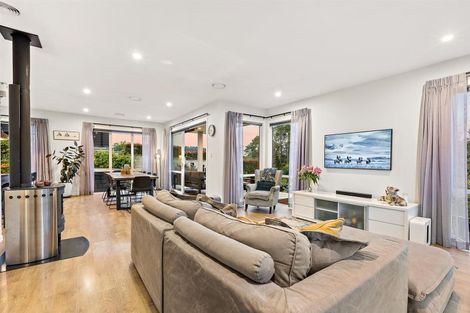 Photo of property in 2 Nikau Way, Riverhead, 0820