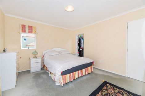 Photo of property in 10 Dainton Place, New Lynn, Auckland, 0600