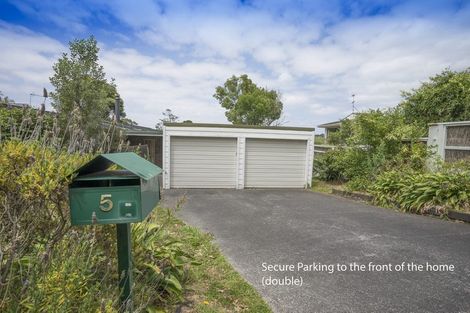 Photo of property in 5 Holyoake Place, Chatswood, Auckland, 0626