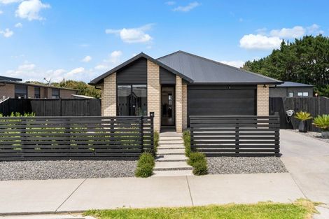 Photo of property in 4 Orawahi Road, Glenbrook, 2681