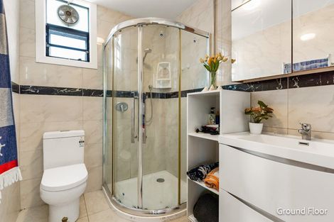 Photo of property in 42 Ellesmere Crescent, Pakuranga Heights, Auckland, 2010