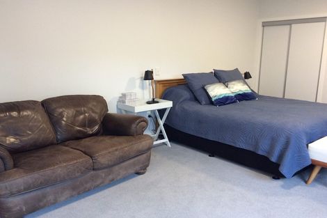 Photo of property in 15 Old Lake Road, Narrow Neck, Auckland, 0624