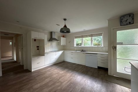 Photo of property in 1 La Trobe Street, Pakuranga Heights, Auckland, 2010