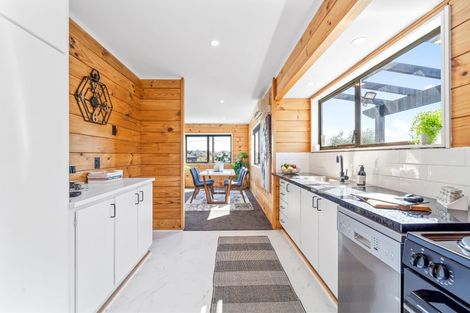 Photo of property in 1/80 Browns Bay Road, Rothesay Bay, Auckland, 0630