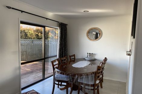 Photo of property in 2/24 Hatherlow Street, Glenfield, Auckland, 0629