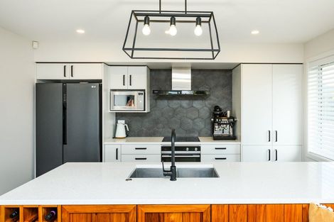 Photo of property in 1 Ivy Lane, Kelvin Grove, Palmerston North, 4414