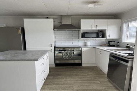 Photo of property in 95 Santiago Crescent, Unsworth Heights, Auckland, 0632