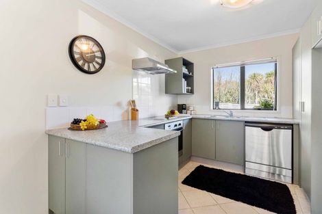 Photo of property in 16 Barnea Circle, Glen Eden, Auckland, 0602