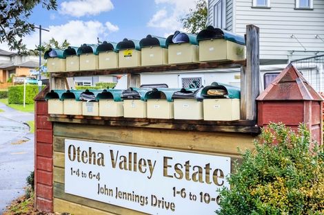 Photo of property in 5/4 John Jennings Drive, Oteha, Auckland, 0632