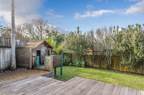 Photo of property in 17 Calypso Way, Unsworth Heights, Auckland, 0632