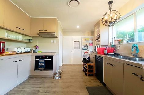 Photo of property in 33 Ernest Street, Ranui, Porirua, 5024