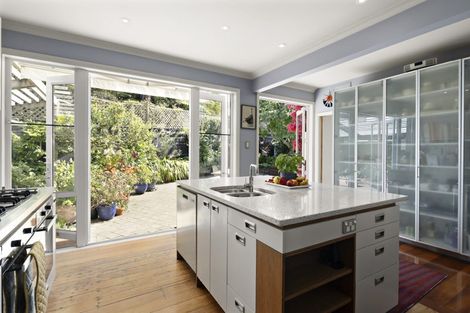 Photo of property in 6 Darwin Street, Karori, Wellington, 6012