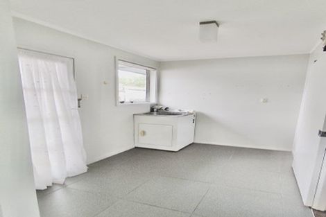 Photo of property in 29 Staincross Street, Green Bay, Auckland, 0604