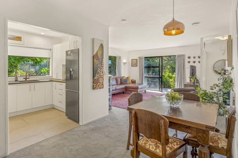 Photo of property in 1/1 Pickwick Parade, Mellons Bay, Auckland, 2014