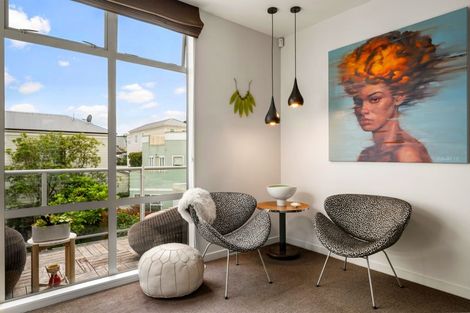 Photo of property in 10 Fallowfield Avenue, Mount Victoria, Wellington, 6011