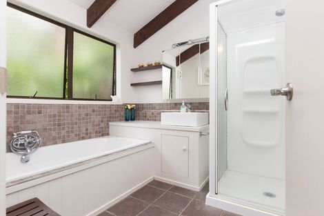 Photo of property in 692 South Titirangi Road, Titirangi, Auckland, 0604